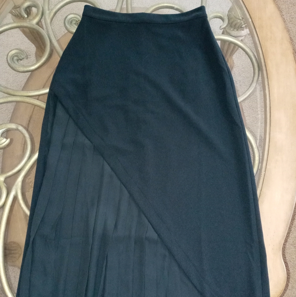 Nichii Black Pleated Midi Skirt Size Small